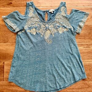 🍀Beautiful Lucky Brand Cold Shoulder Top